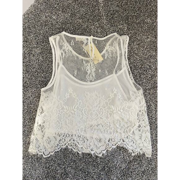 Women's In Style Scalloped Lace Crop Top White Boho Cottage Dainty Medium Beach - Picture 2 of 5